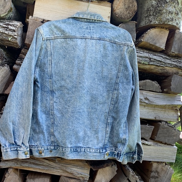 Vintage Denim distressed jean Jacket  Women size large - Picture 3 of 4